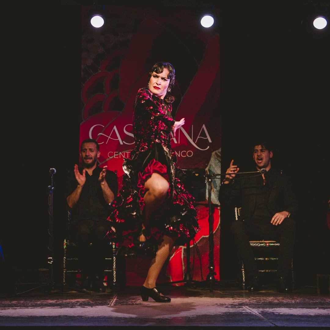 Un tablao celebrando un espectáculo de flamenco en Navidad donde se cantan villancicos gitanos