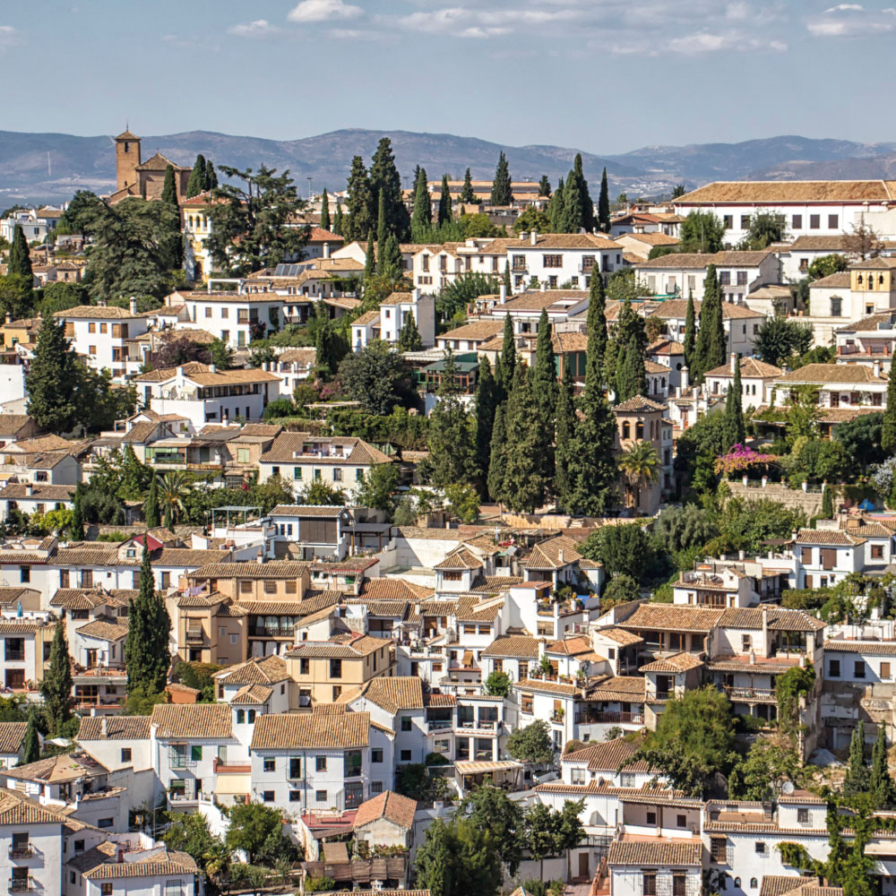 Image of the Albaicín, one of the best places for the best plans in Granada.